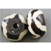 African Bone Disc Black & White  20x12mm ea