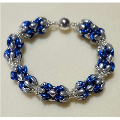 Beaded Bracelet. Blue/Silver.  Handmade. Magnetic Clasp. 18cm