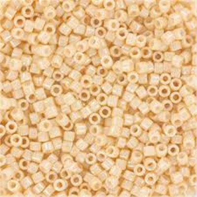 Delica DBR 204 Ceylon Antique Beige 11/0 - Minimum 3g